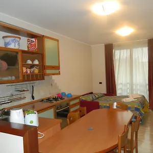 https://mela-verde-apartments.it-lombardy.com